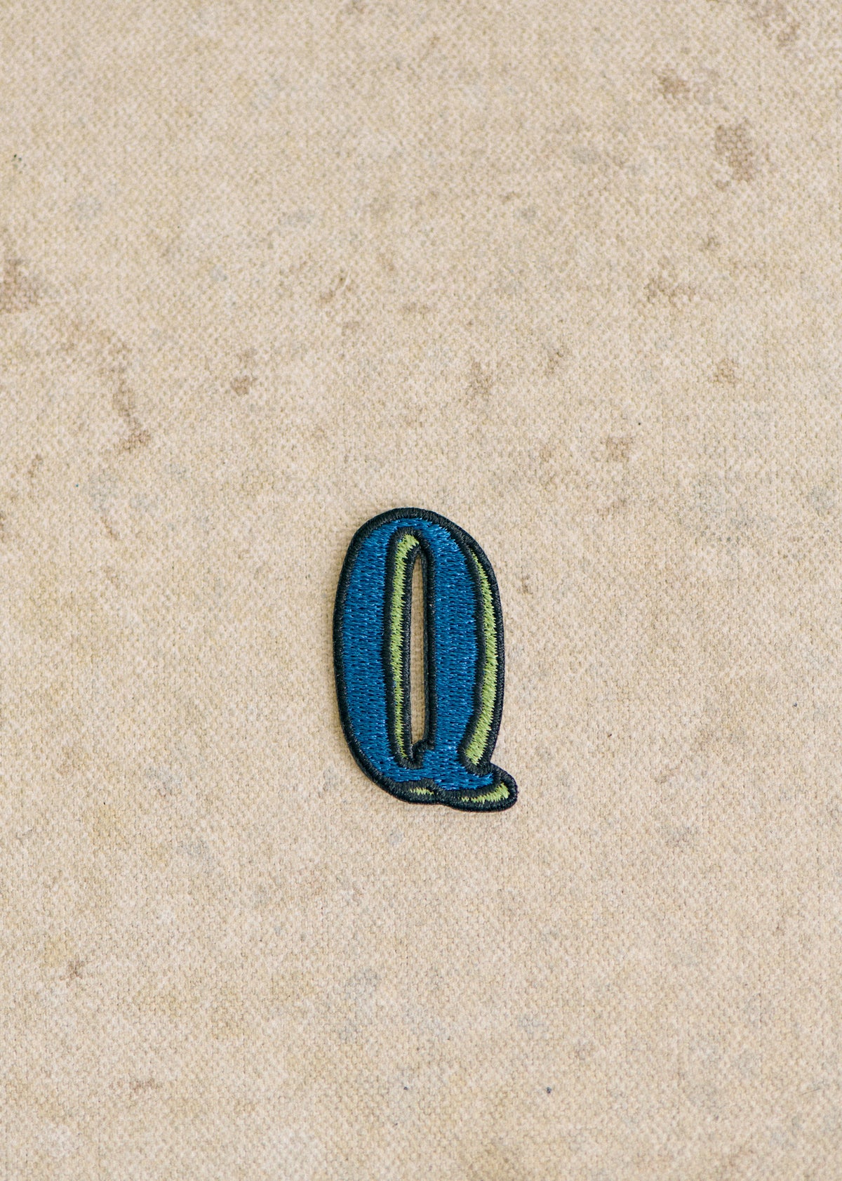 Ecusson vert / bleu - Lettre Q - Bleu