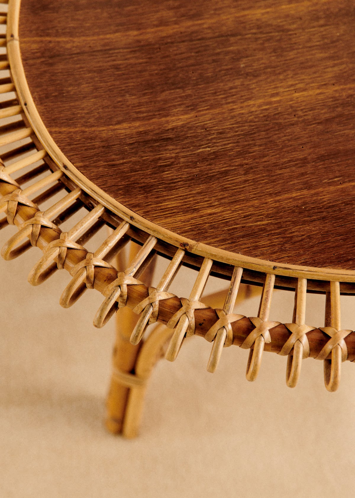 Table basse vintage en rotin dans le goût de Janine Abraham - Rotin
