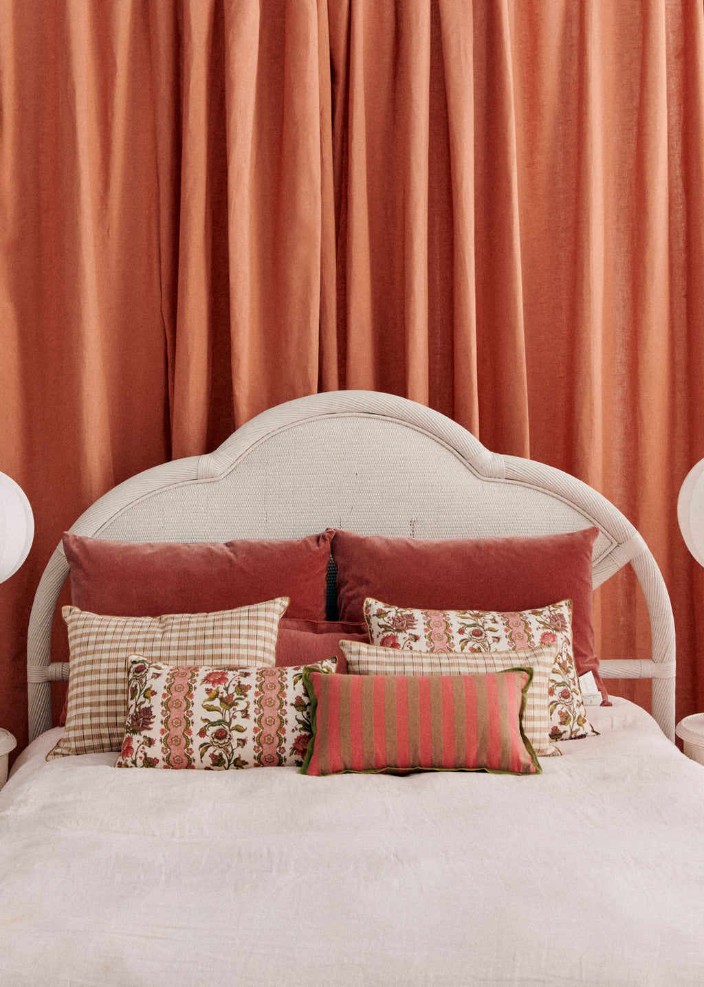 Ensemble de chambre vintage : tête de lit et paire de chevets - Rotin