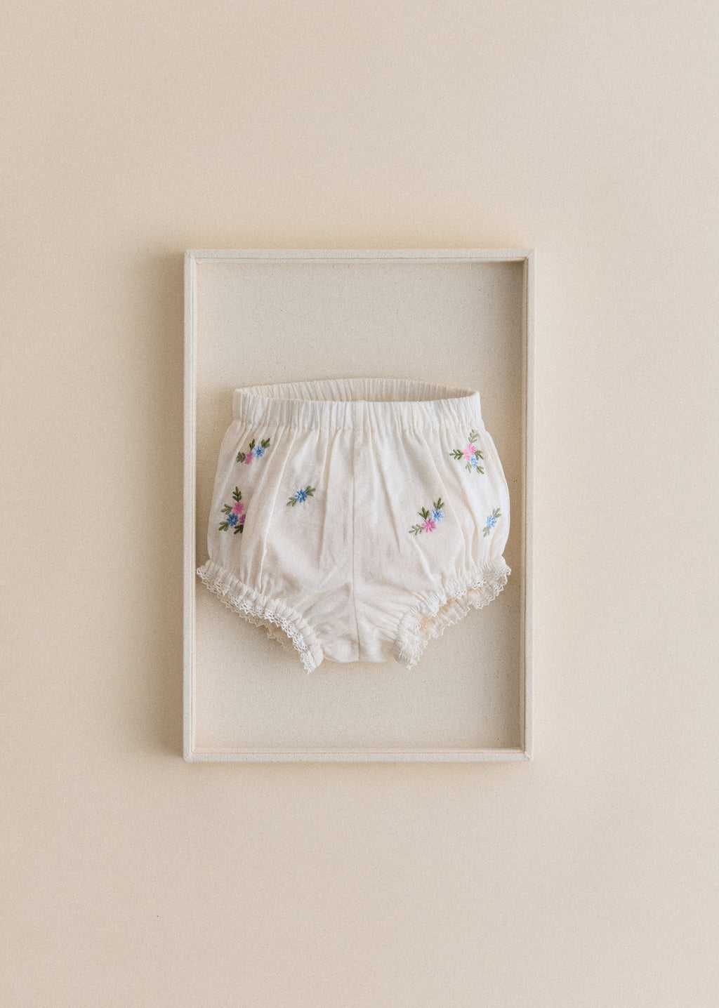 Bloomer Baptiste - Broderie Placée Fleurs Multico Fond Crème