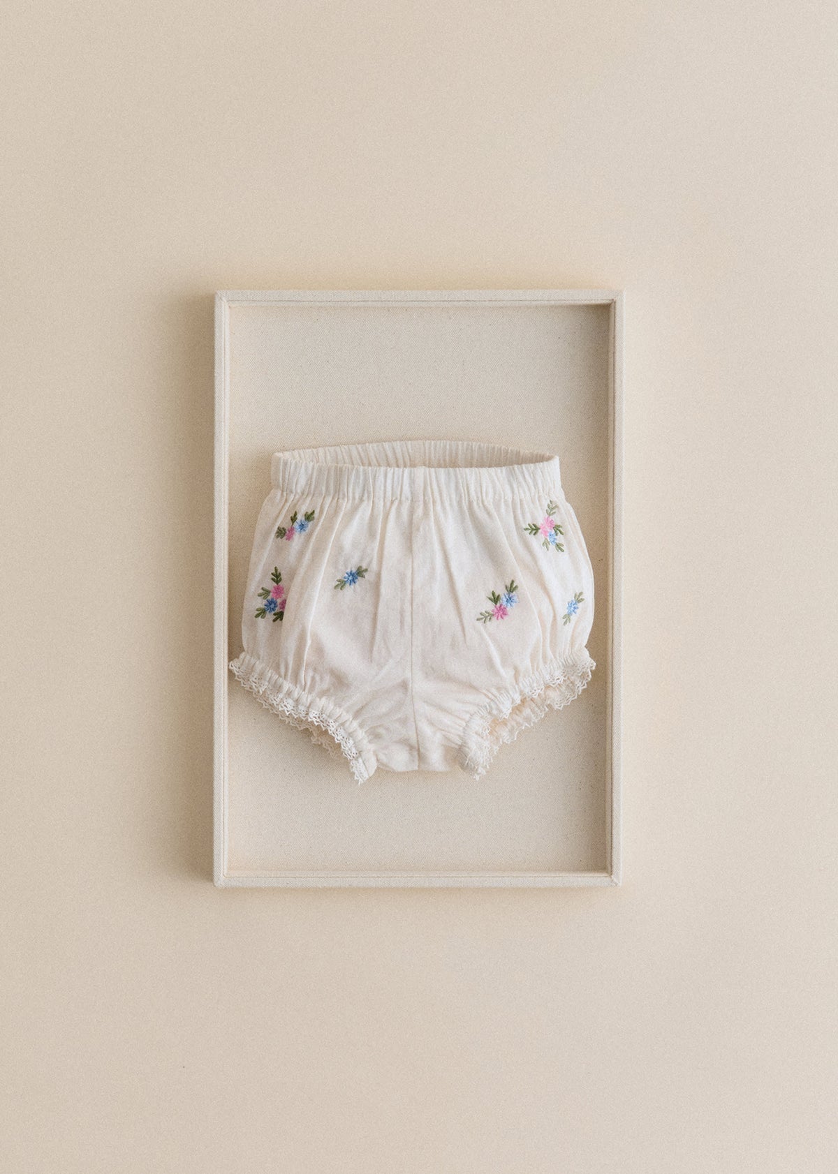 Bloomer Baptiste - Broderie Placée Fleurs Multico Fond Crème
