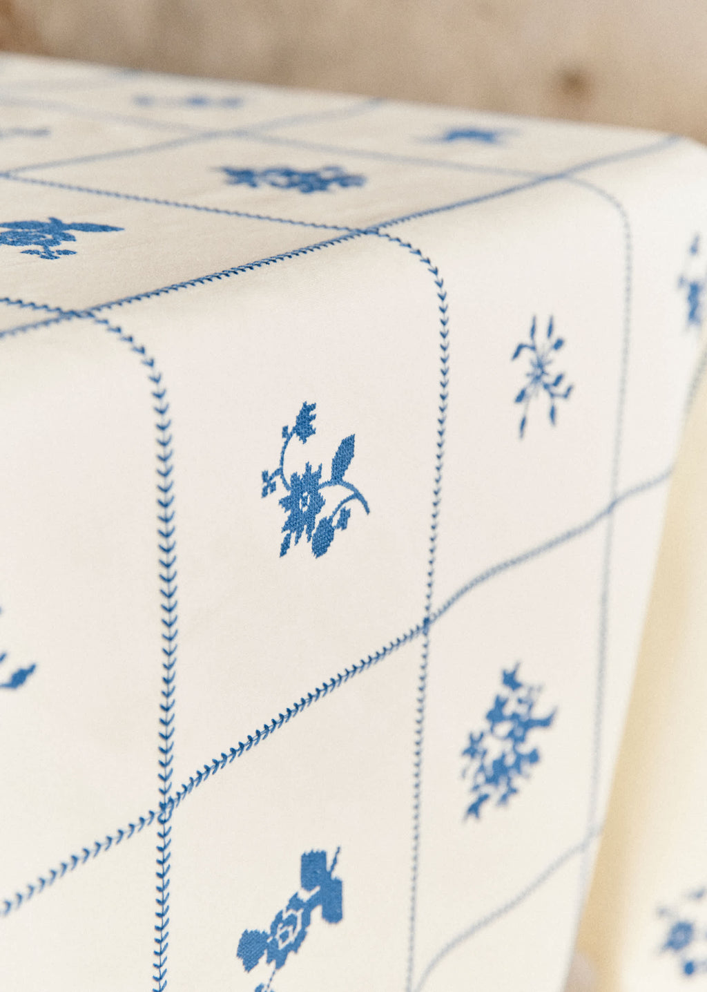Nappe Brodée - Broderie Bleu Fond Ecru
