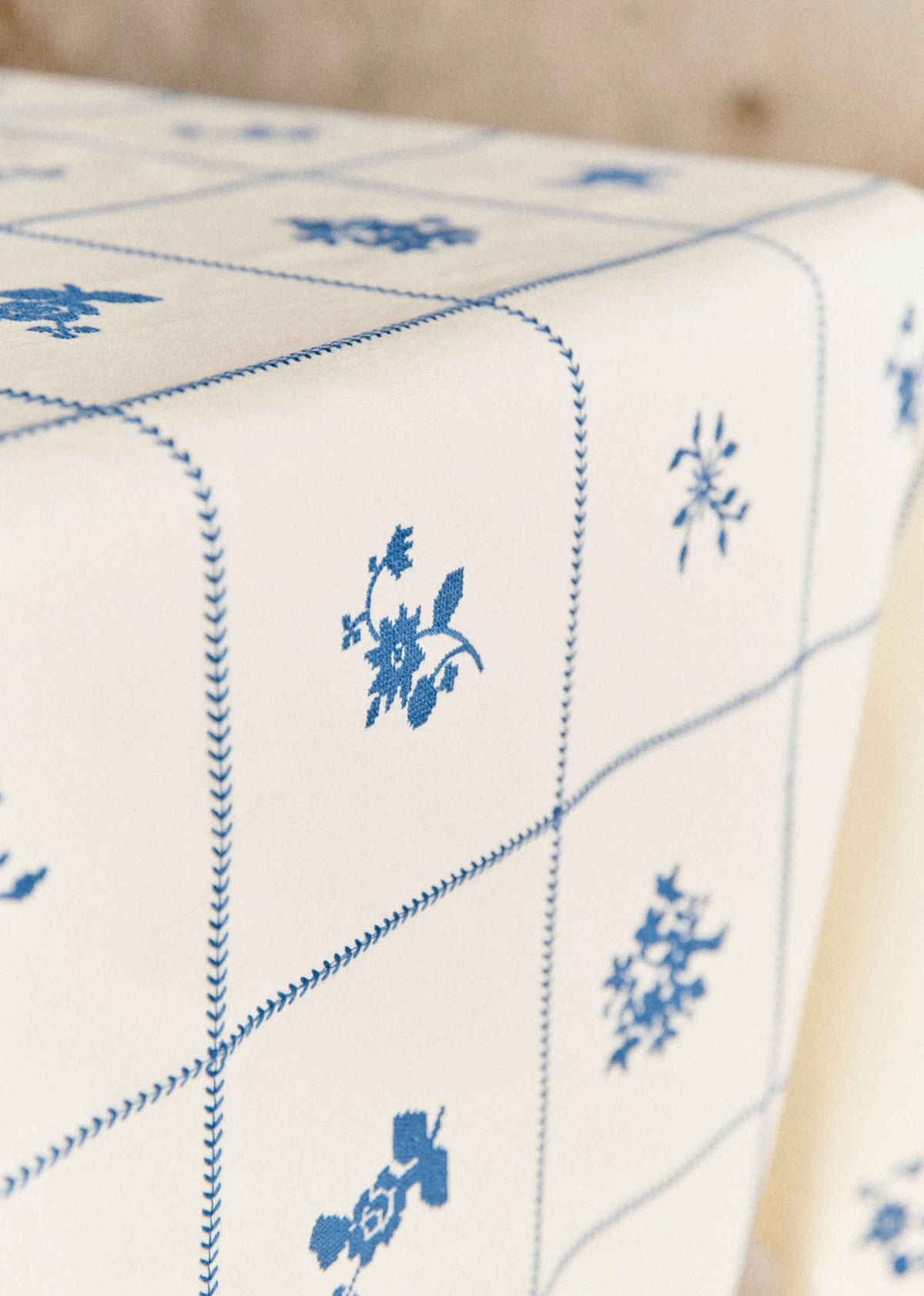 Nappe Brodée - Broderie Bleu Fond Ecru