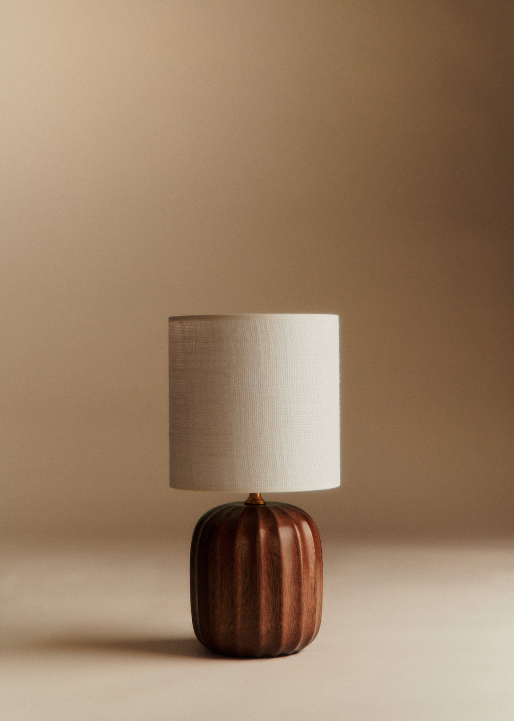 Lampe Traviata petit modèle - Acajou - Abat-jour Dolce - Jute Écru