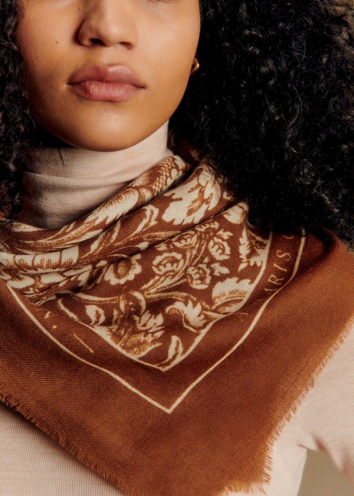 Foulard Maryse - Sézane x Antoinette Poisson - Grand Pavots Fond Café