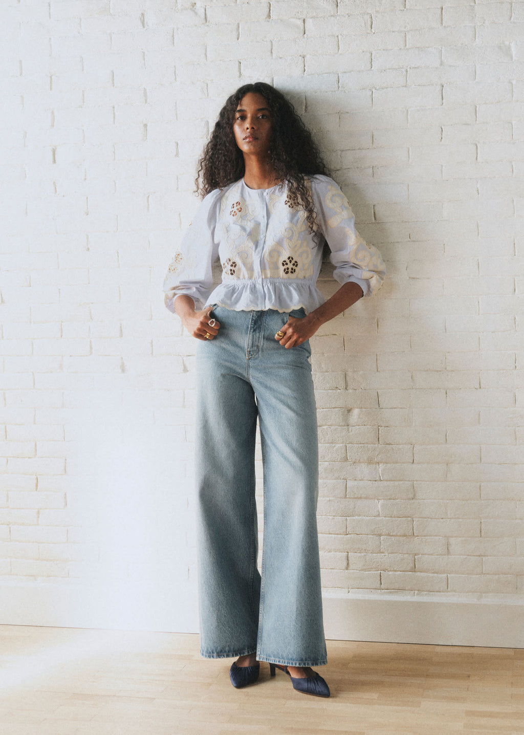 Chemise Avila - Sézane x Sea NY - Broderie Placée Écru Fond Bleu Ciel