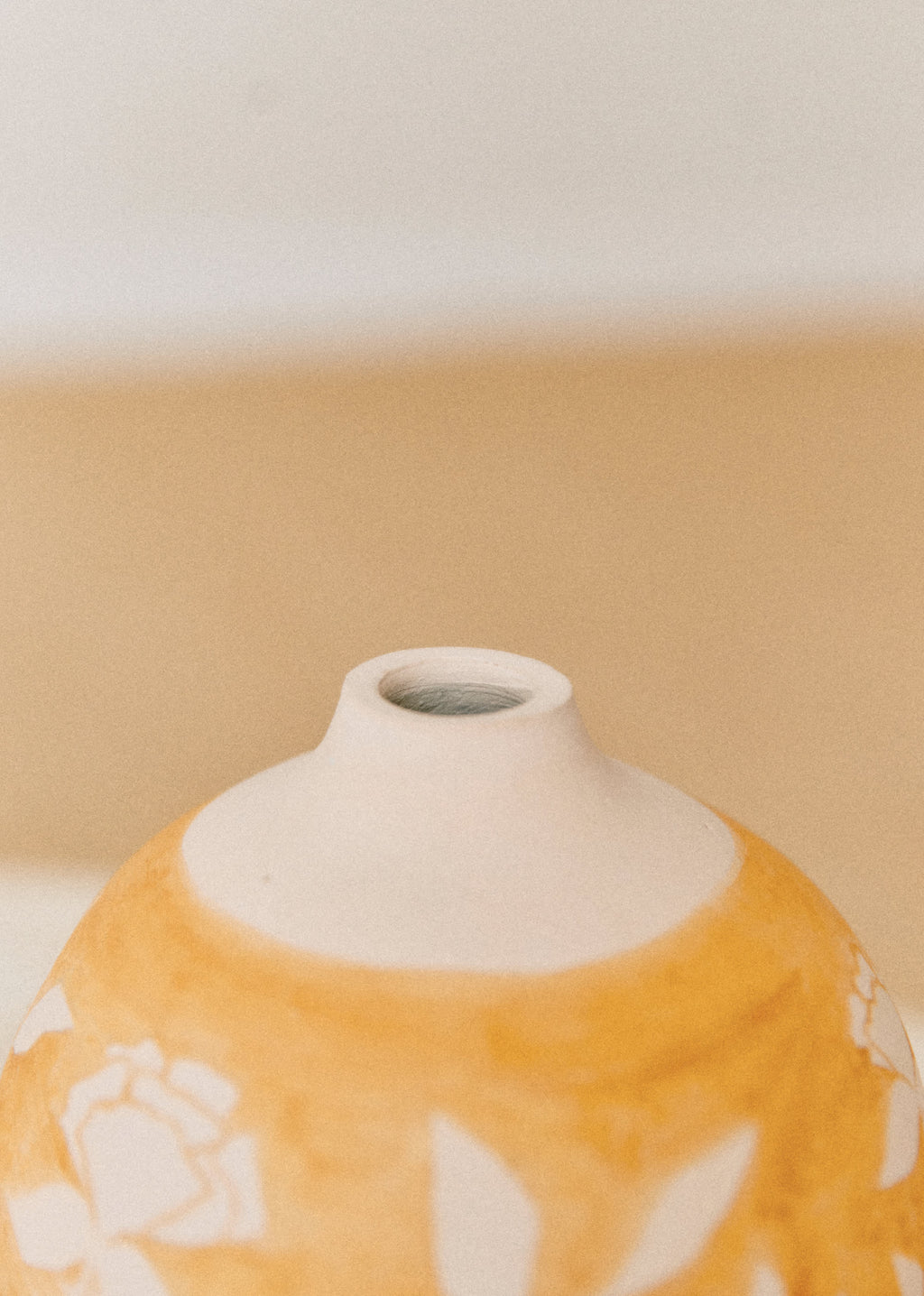 Poterie décorée petit modèle - Maia Bunge - Jardin secret ocre