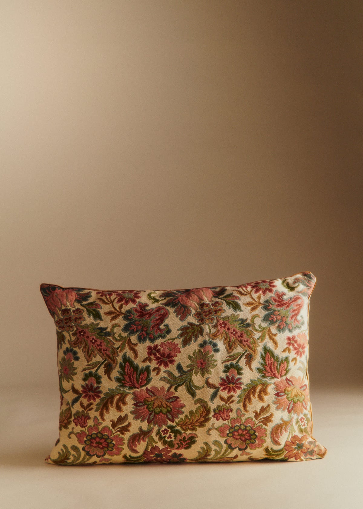 Coussin vintage velours beige - Très grand modèle - Jacquard fleurs de printemps