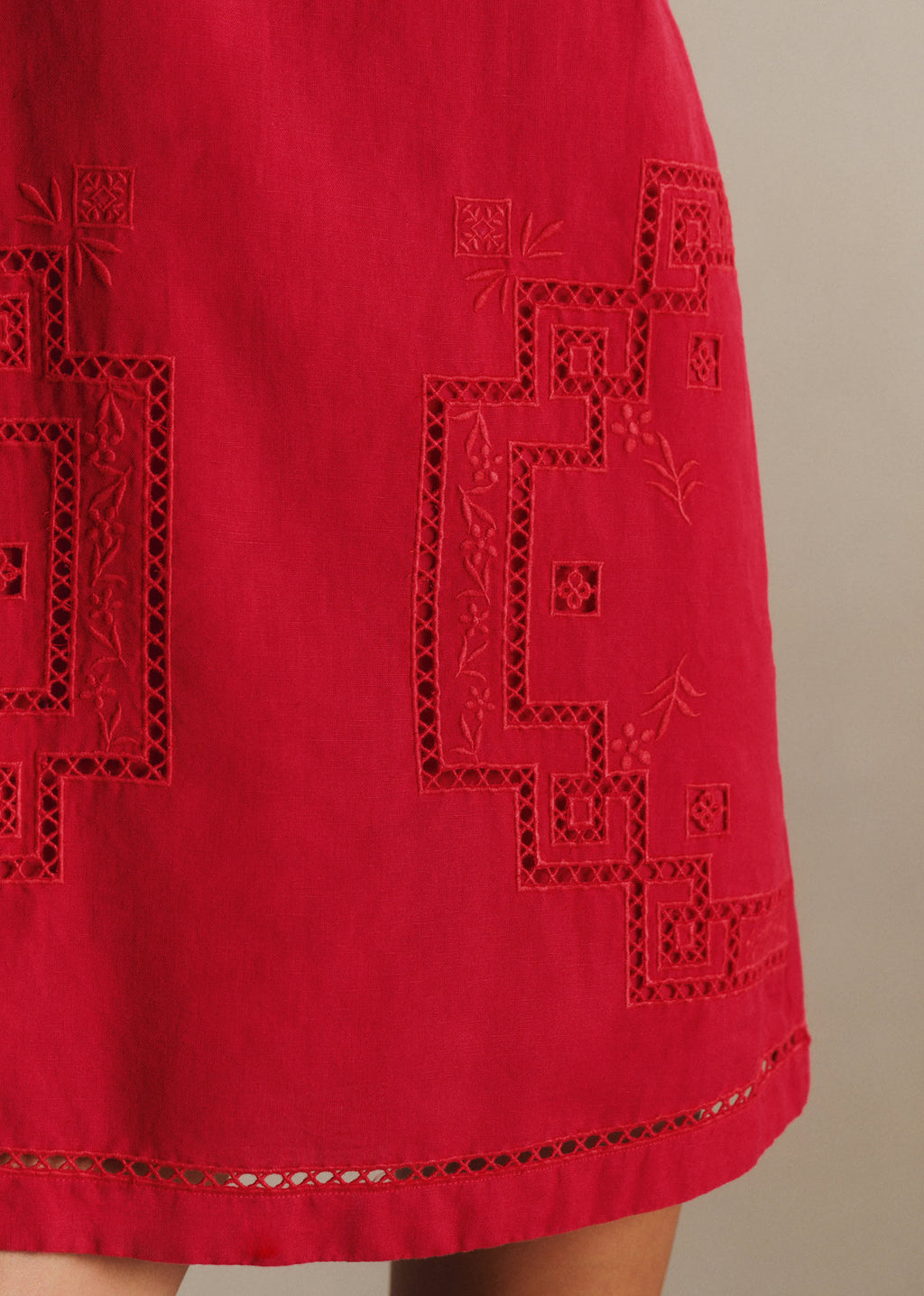 Robe Victoire - Broderie Placée Rouge