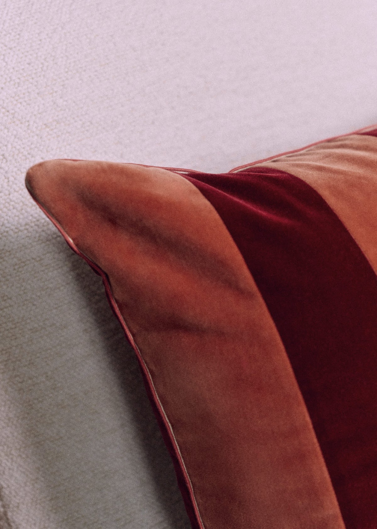 Coussin Rayures Velours - Grand modèle - Blush et Bordeaux