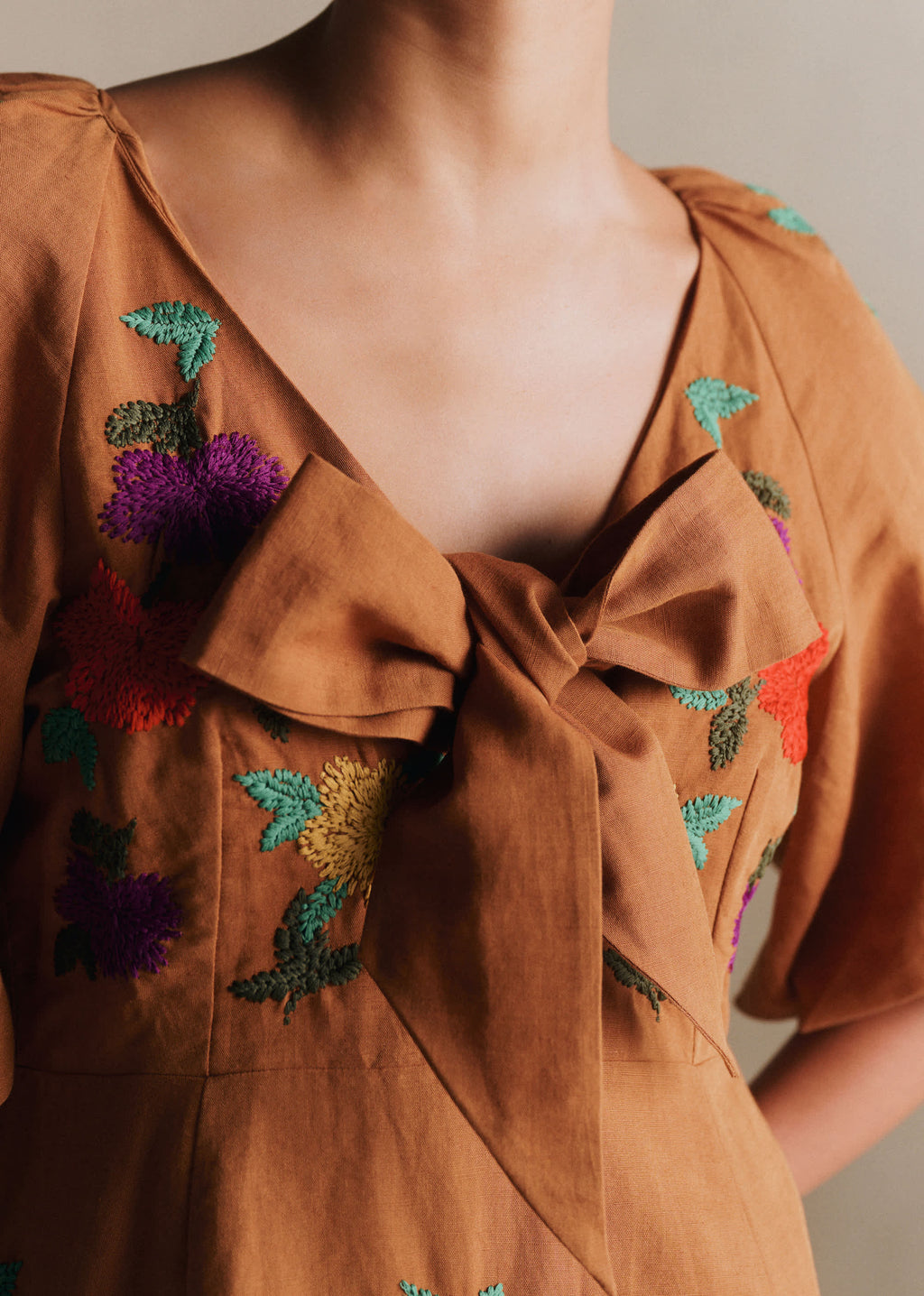 Robe Alma - Broderie Placée 70's Fond Marron