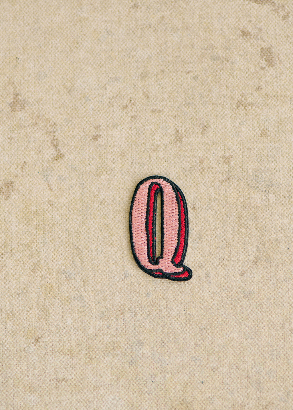 Ecusson Rose - Lettre Q - Rose