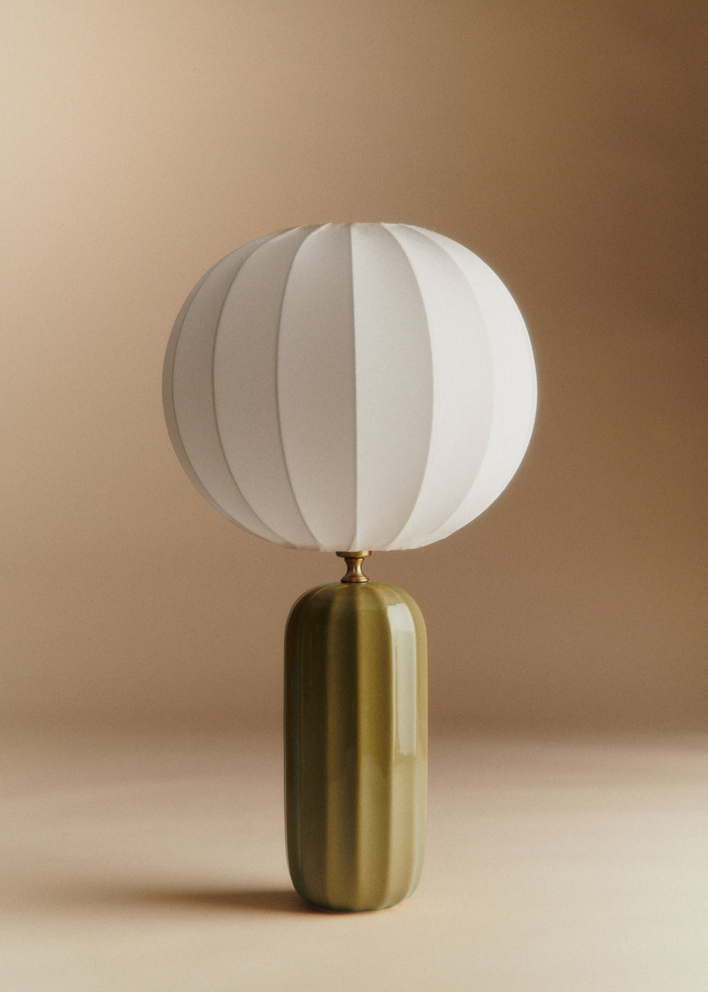 Lampe Traviata - Vert Olive - Abat-jour Sonate - Écru