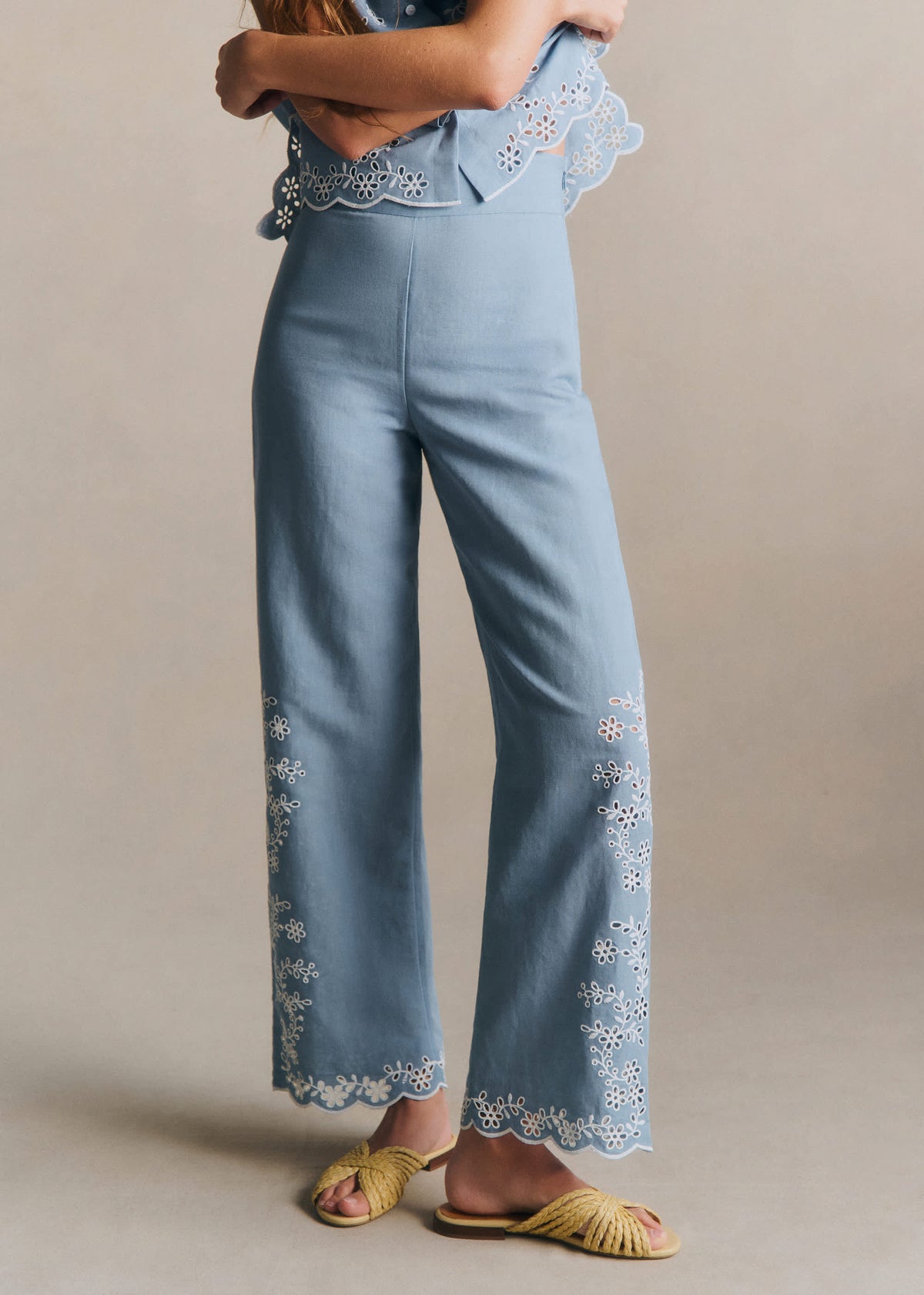 Pantalon Fausto - Broderie Contrastée Écru Fond Bleu Vintage
