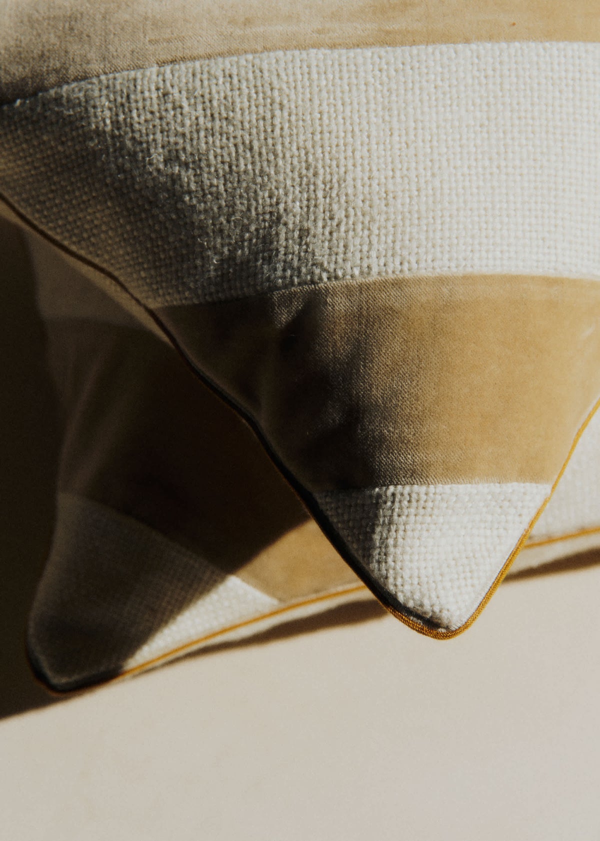 Coussin Toile Lin et Velours - Petit modèle - Beige