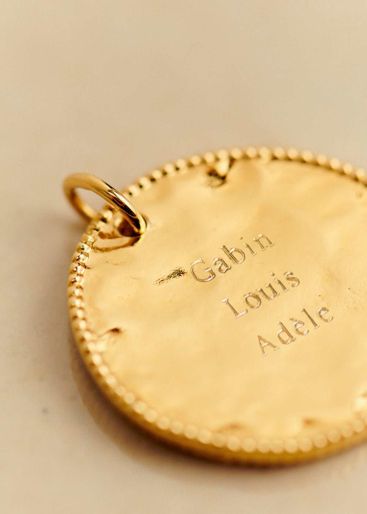Charms Irma - Médaille dorée