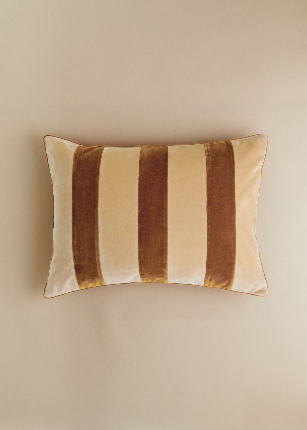 Coussin Rayures Velours - Grand modèle - Beige et Caramel