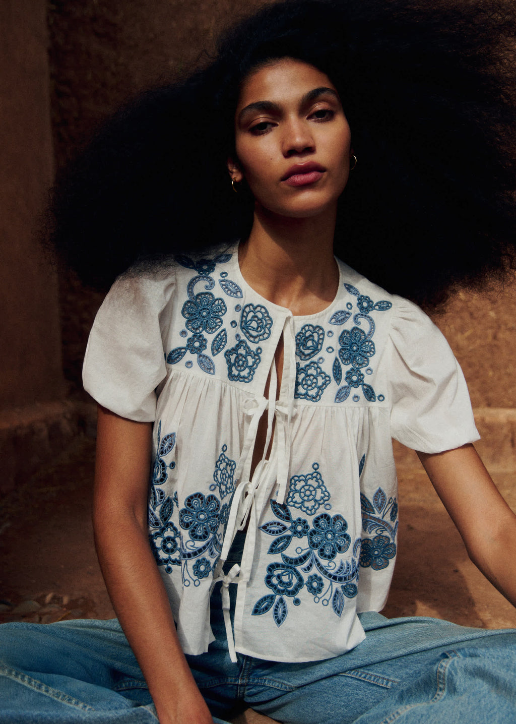 Chemise Alixia - Broderie placée Bleu Ocre Fond Ecru
