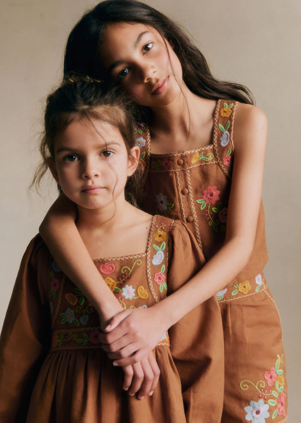 Top Paloma - Broderie Contrastée Fond Marron
