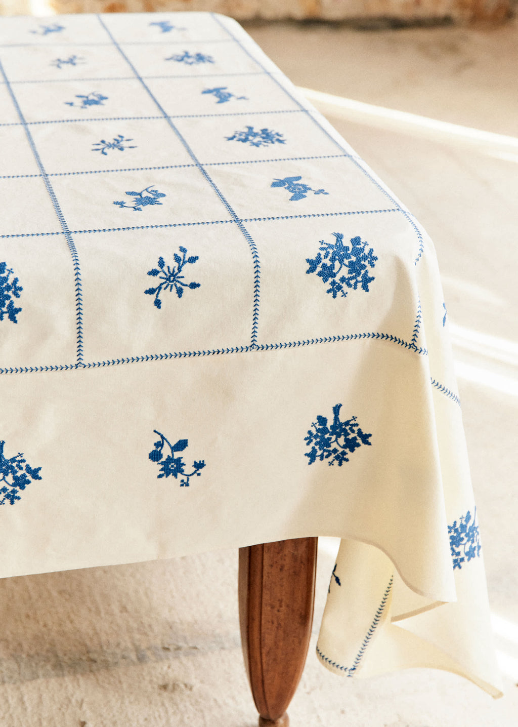 Nappe Brodée - Broderie Bleu Fond Ecru