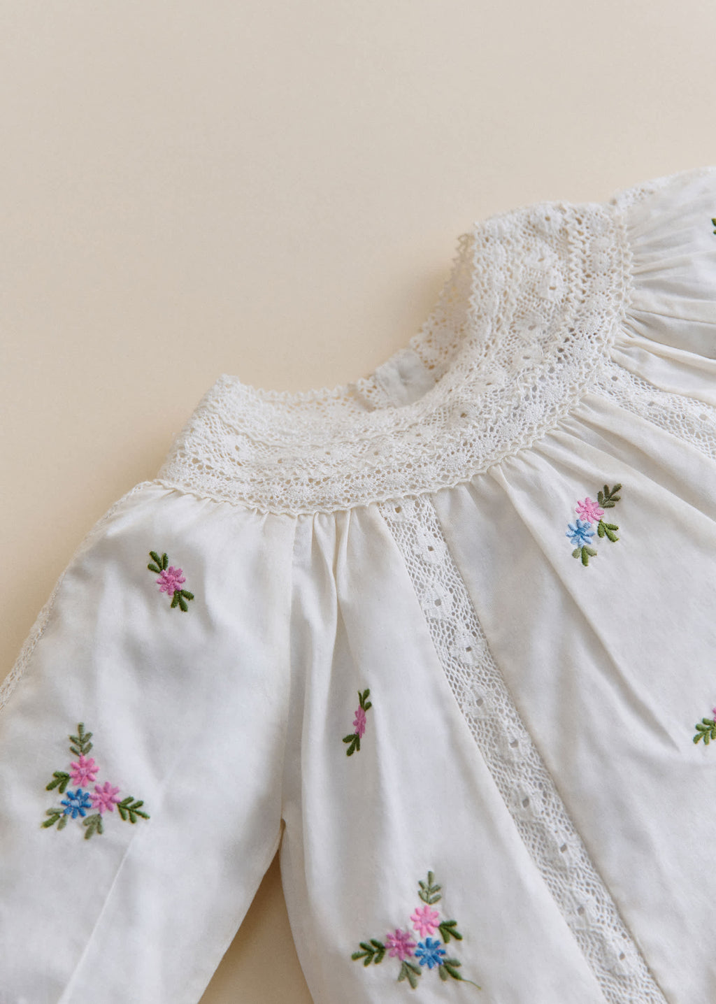 Blouse Dorrita - Broderie Placée Fleurs Multico Fond Crème