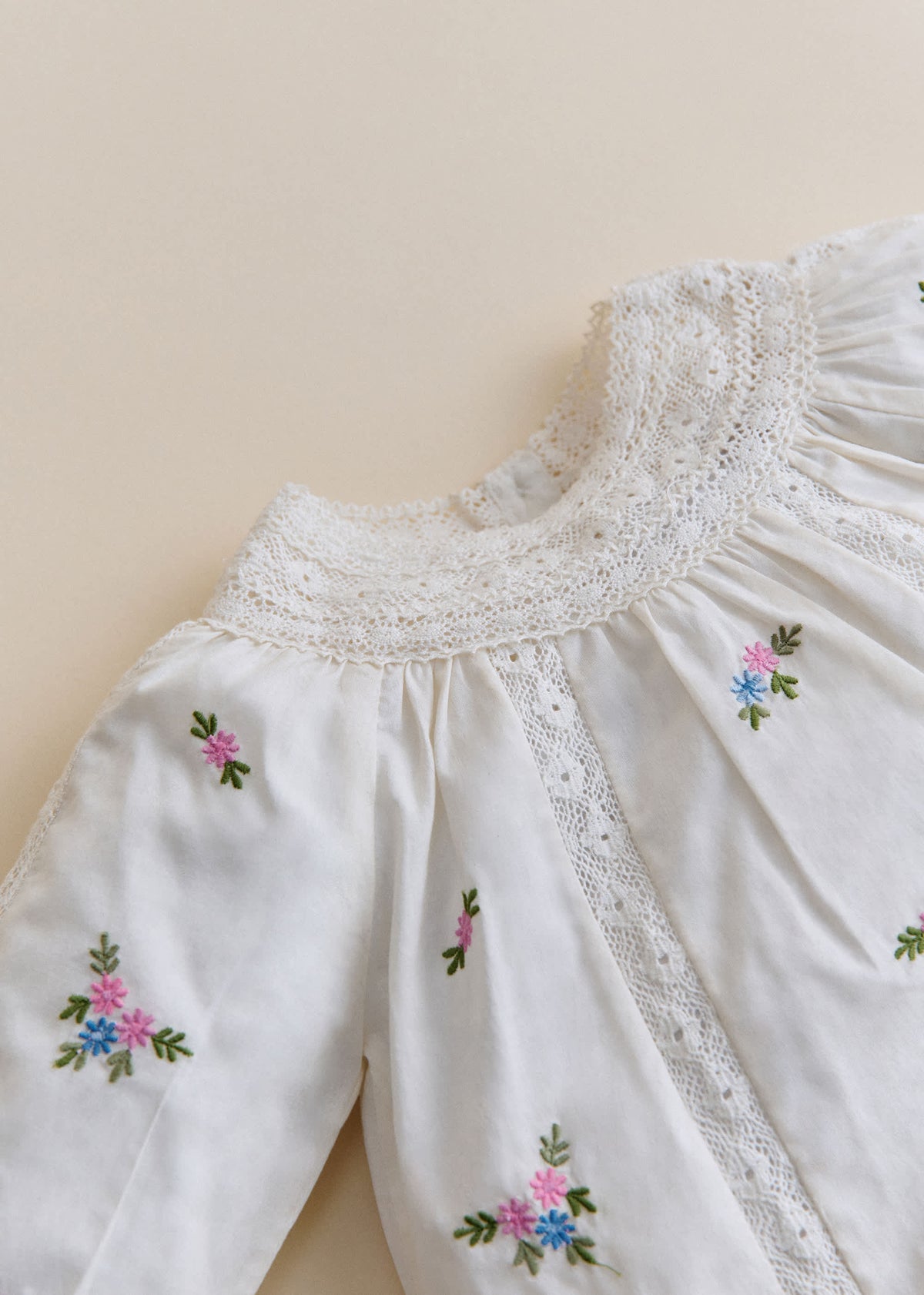Blouse Dorrita - Broderie Placée Fleurs Multico Fond Crème
