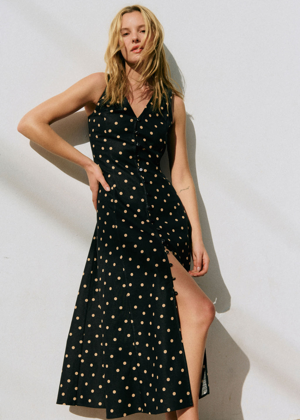 Robe Fitia - Imprimé Pois Beige Fond Noir