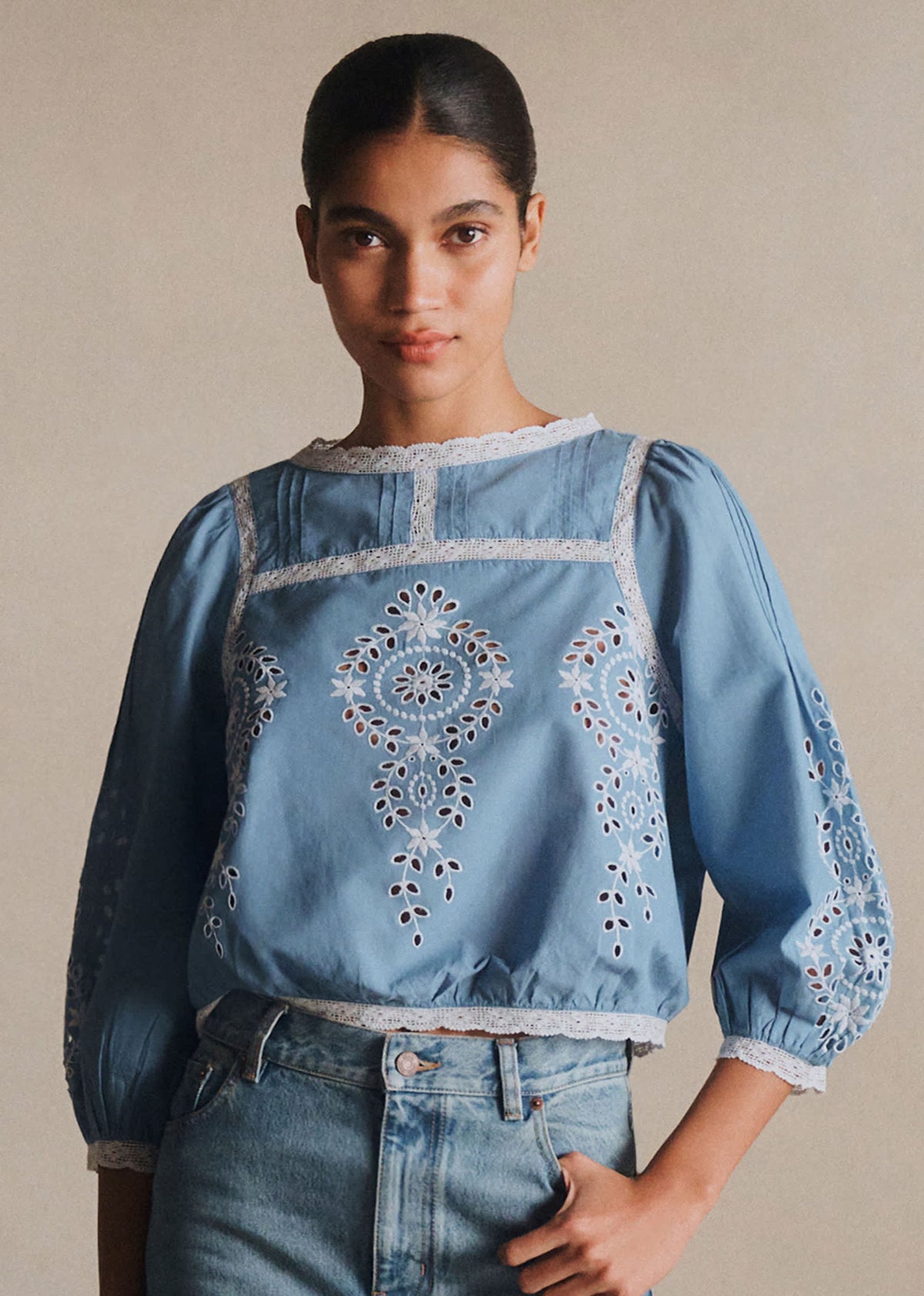 Blouse Enea - Broderie Contrastée Écru Fond Chambray