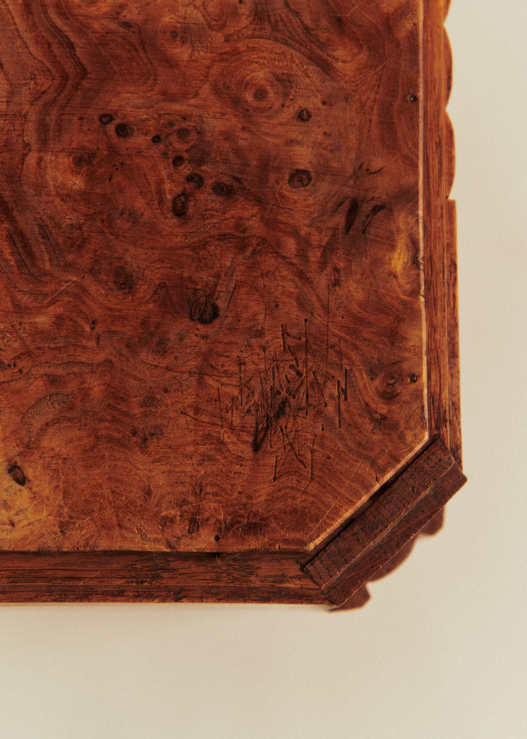 Table d'appoint en loupe d'orme - Loupe d'orme