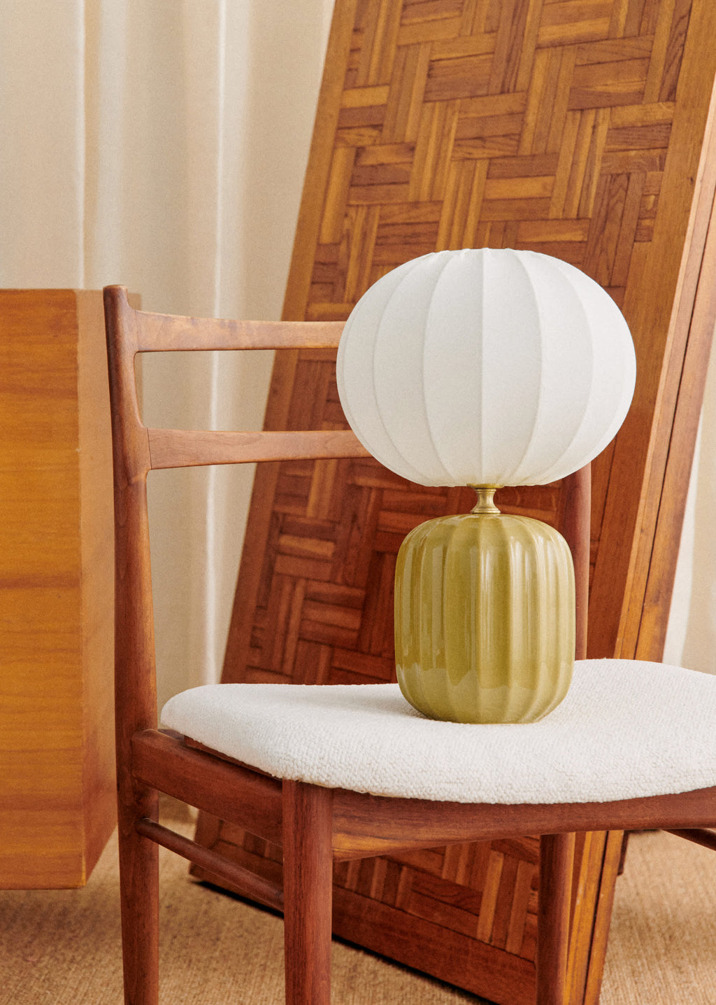 Lampe Traviata petit modèle - Vert olive - Abat-jour Sonate - Écru