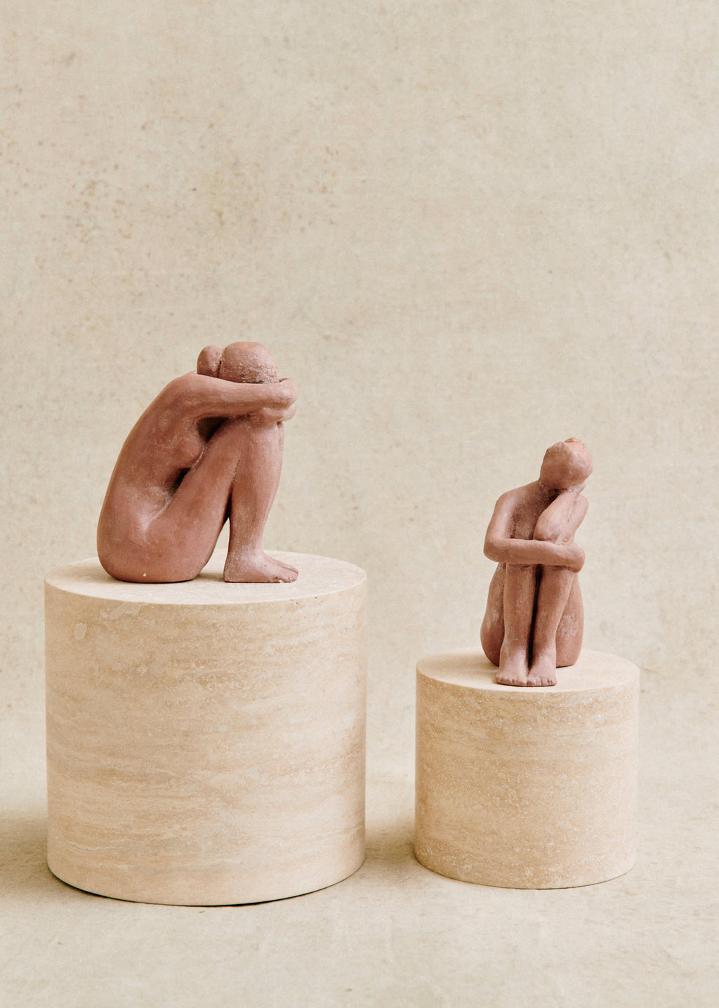 Sculpture Guénolée Courcoux - Femme dans ses pensées petit modèle - Terracotta