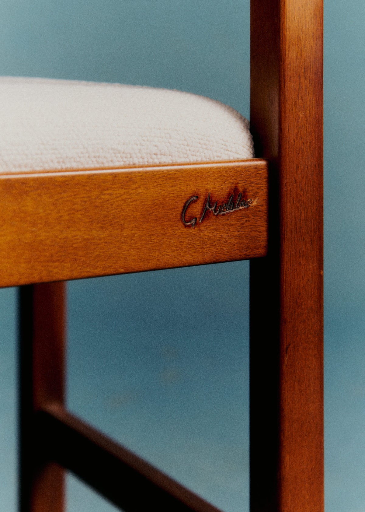 Ensemble table à manger et 4 chaises signé Michelucci - Noyer