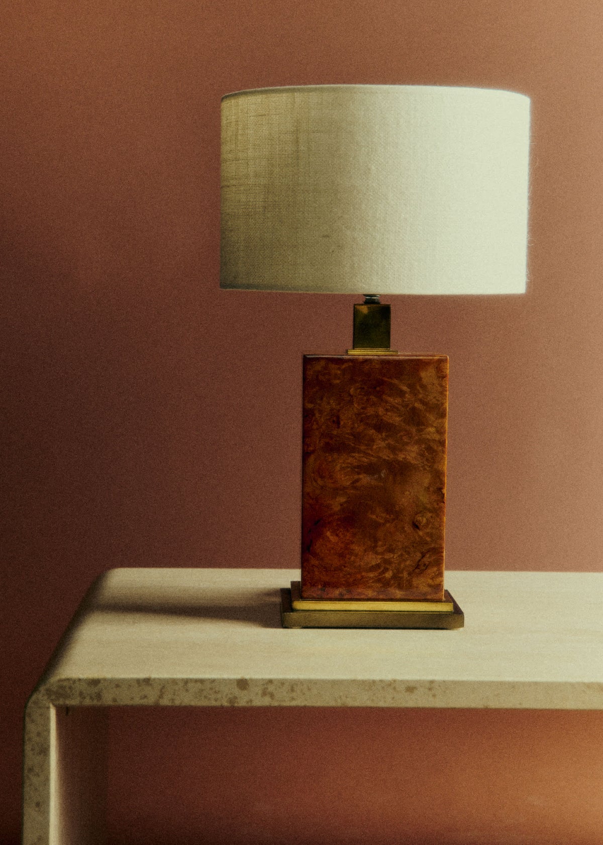 Lampe vintage en placage loupe et laiton - Bois