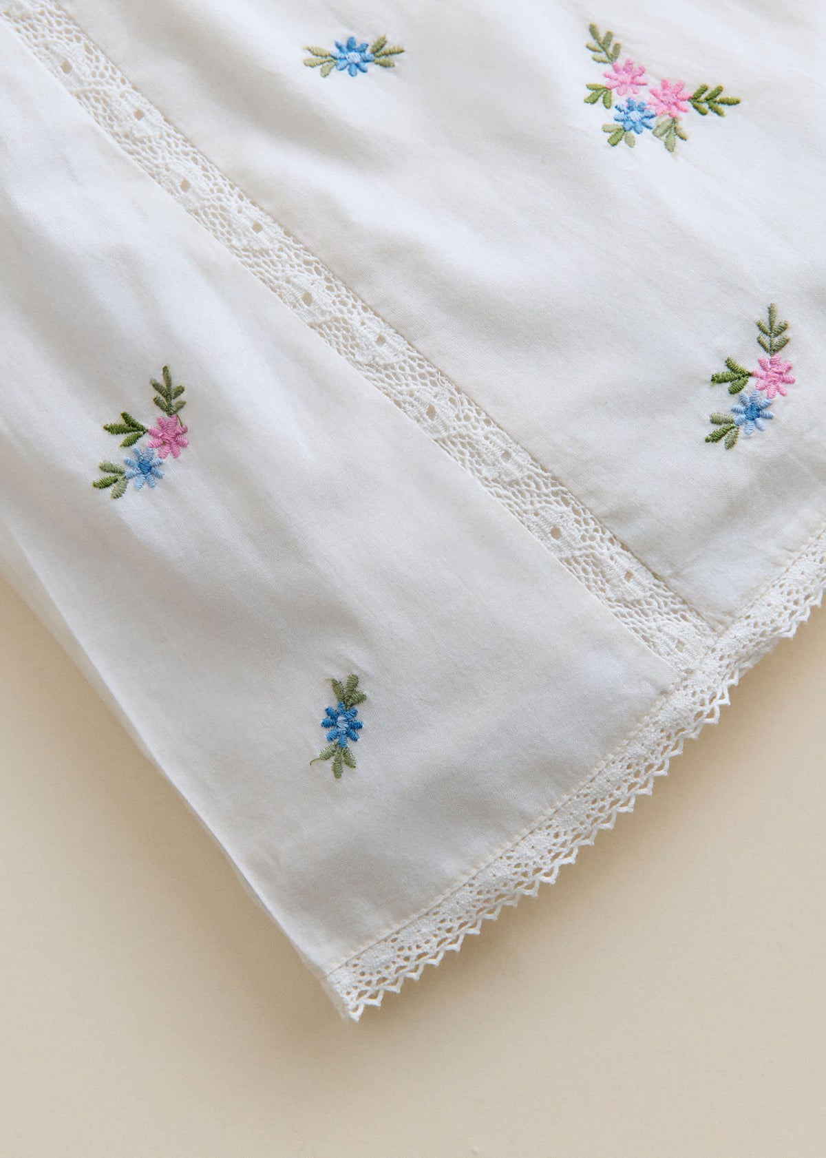 Robe Dorrie - Broderie Placée Fleurs Multico Fond Crème