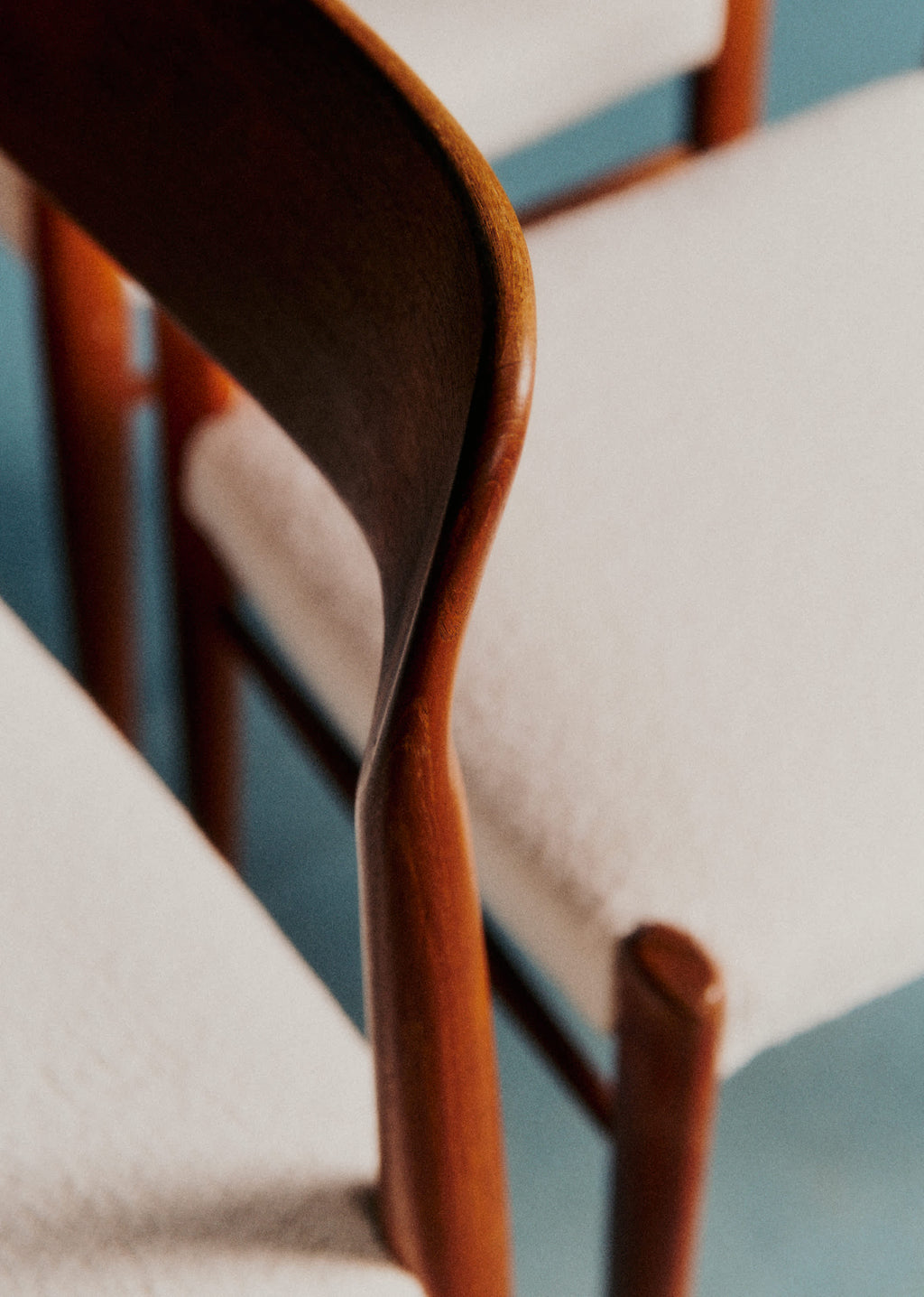 Lot de 4 chaises vintage dossier courbé - Bois