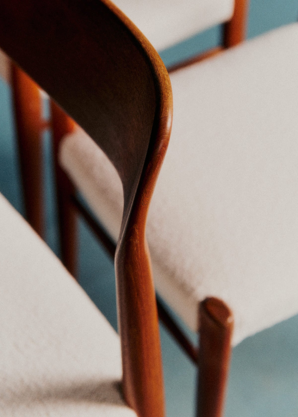 Lot de 4 chaises vintage dossier courbé - Bois