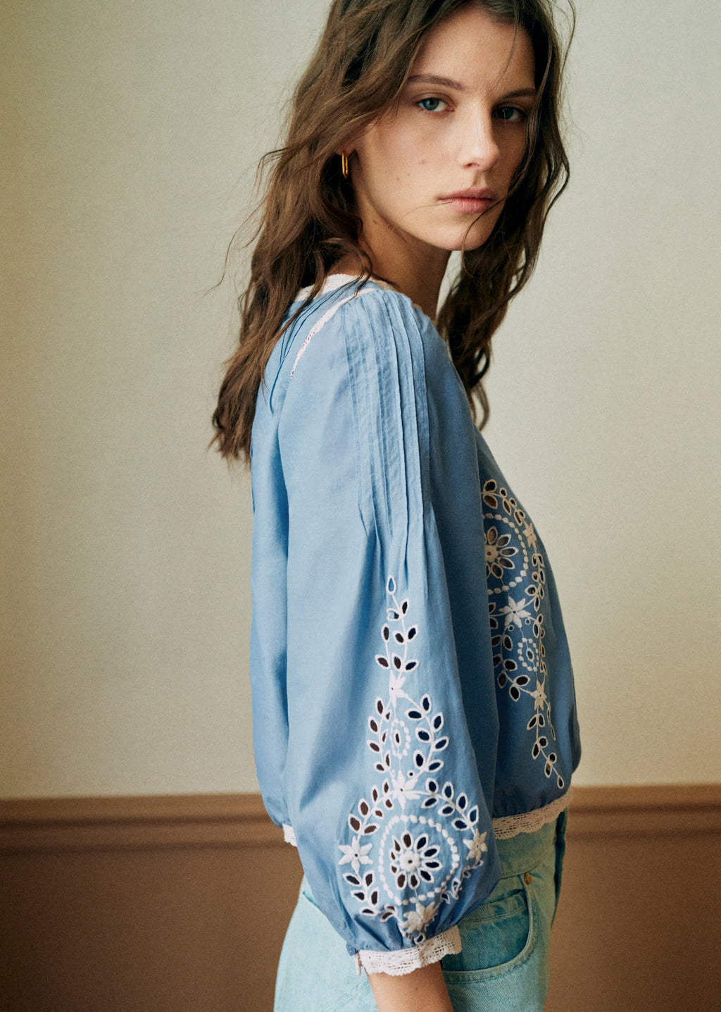 Blouse Enea - Broderie Contrastée Écru Fond Chambray