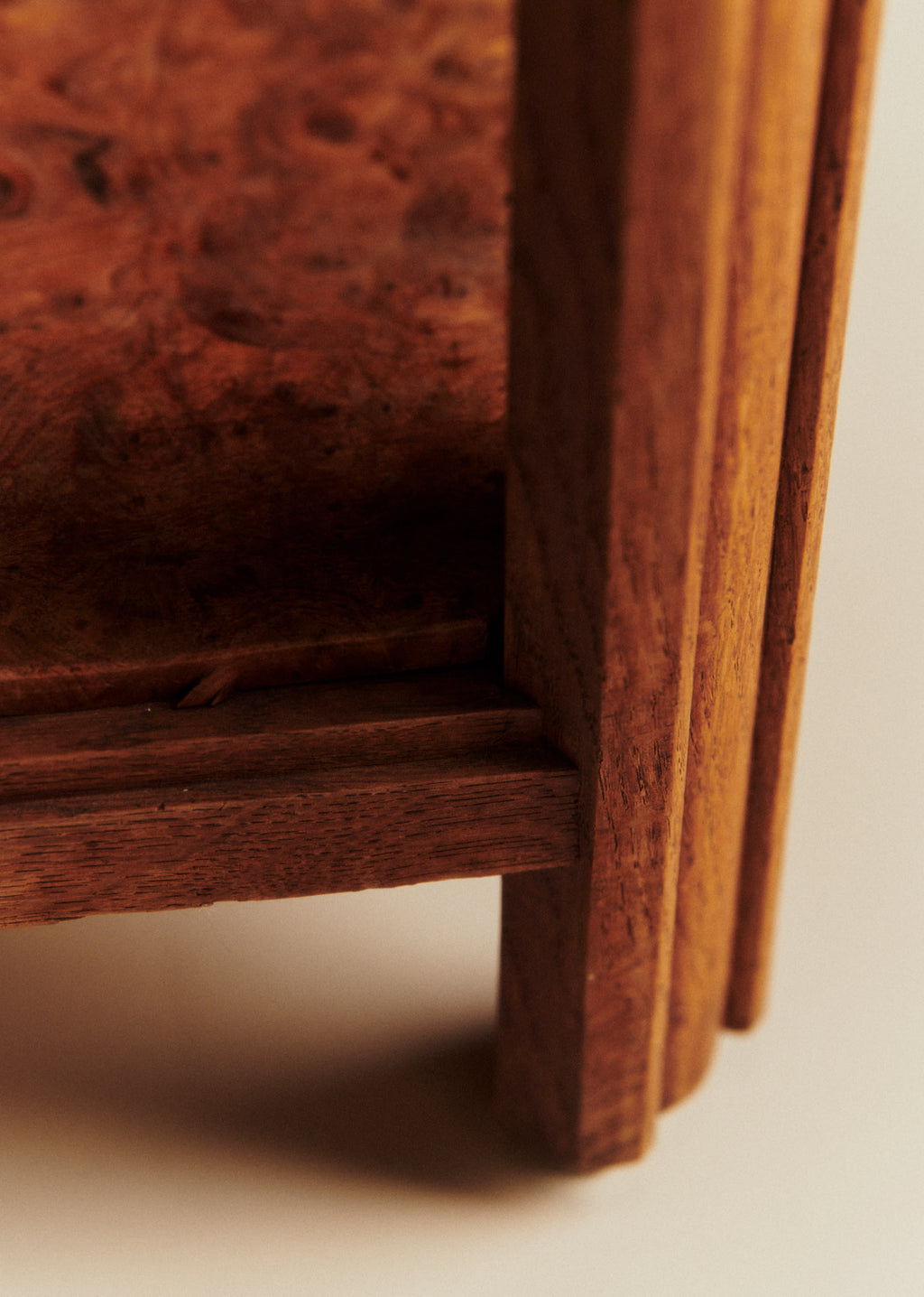 Table d'appoint en loupe d'orme - Loupe d'orme