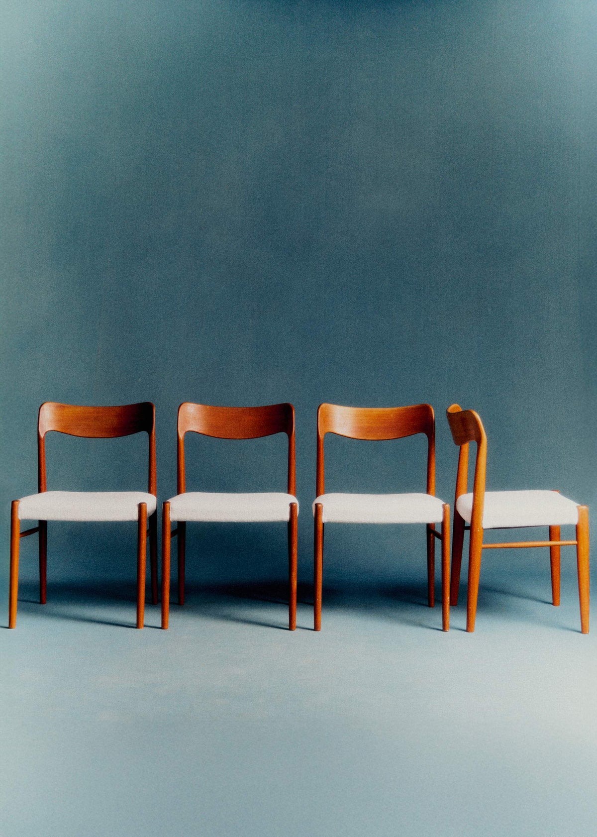 Lot de 4 chaises vintage dossier courbé - Bois