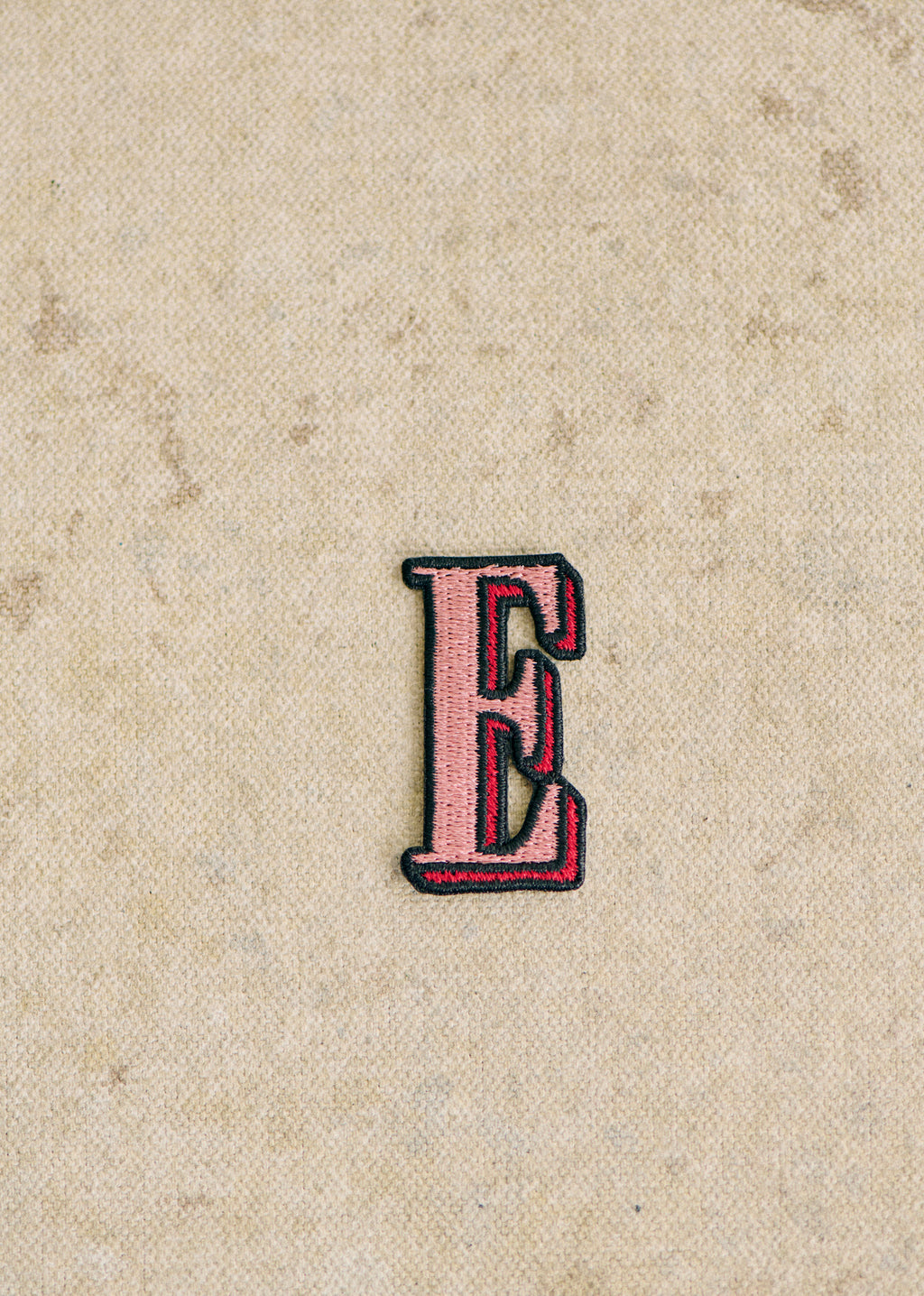 Ecusson Rose - Lettre E - Rose
