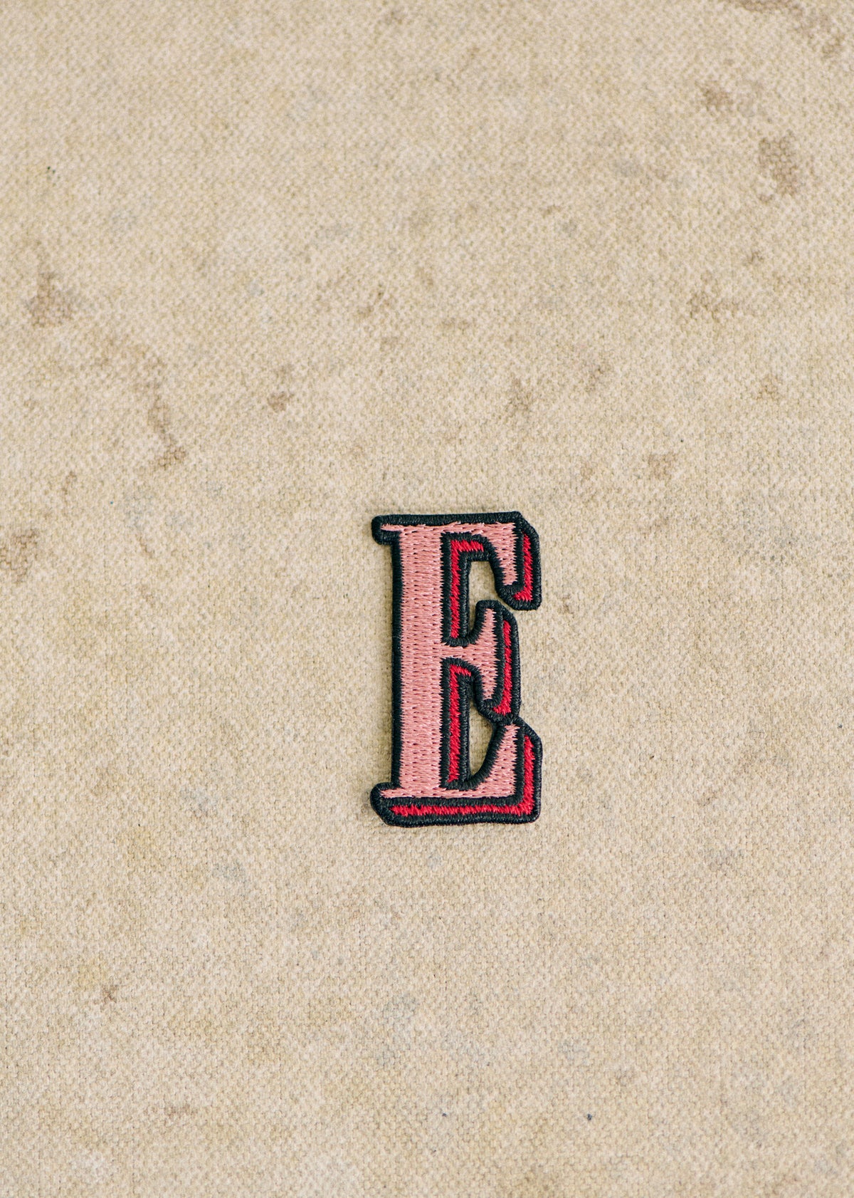 Ecusson Rose - Lettre E - Rose