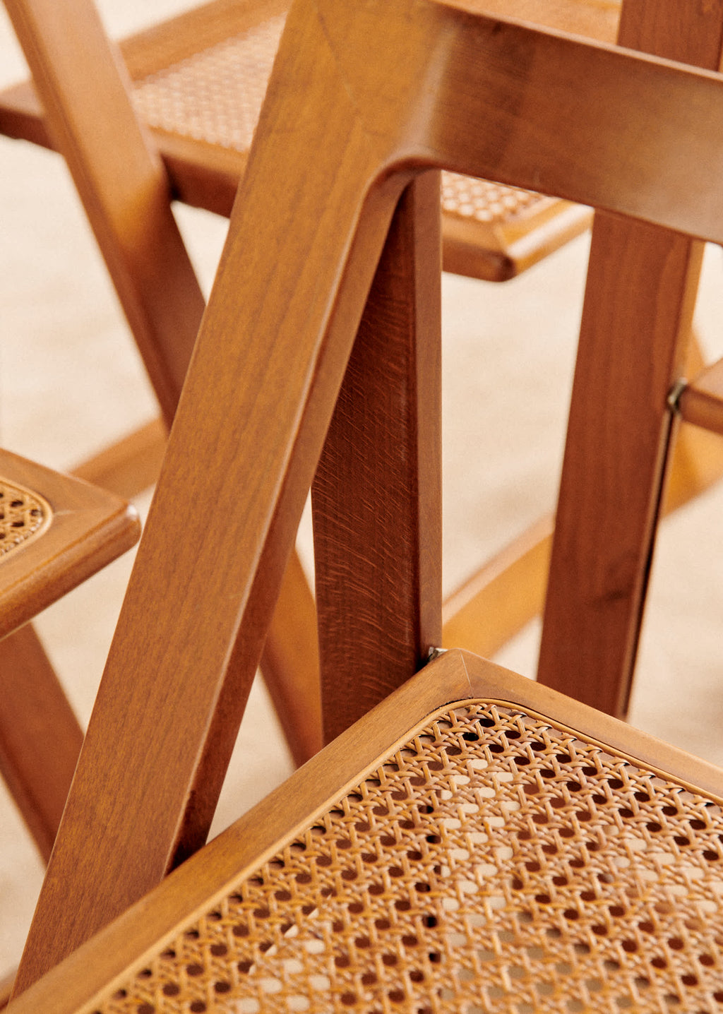 Lot de 6 chaises pliantes par Aldo Jacobert années 60 - Cannage