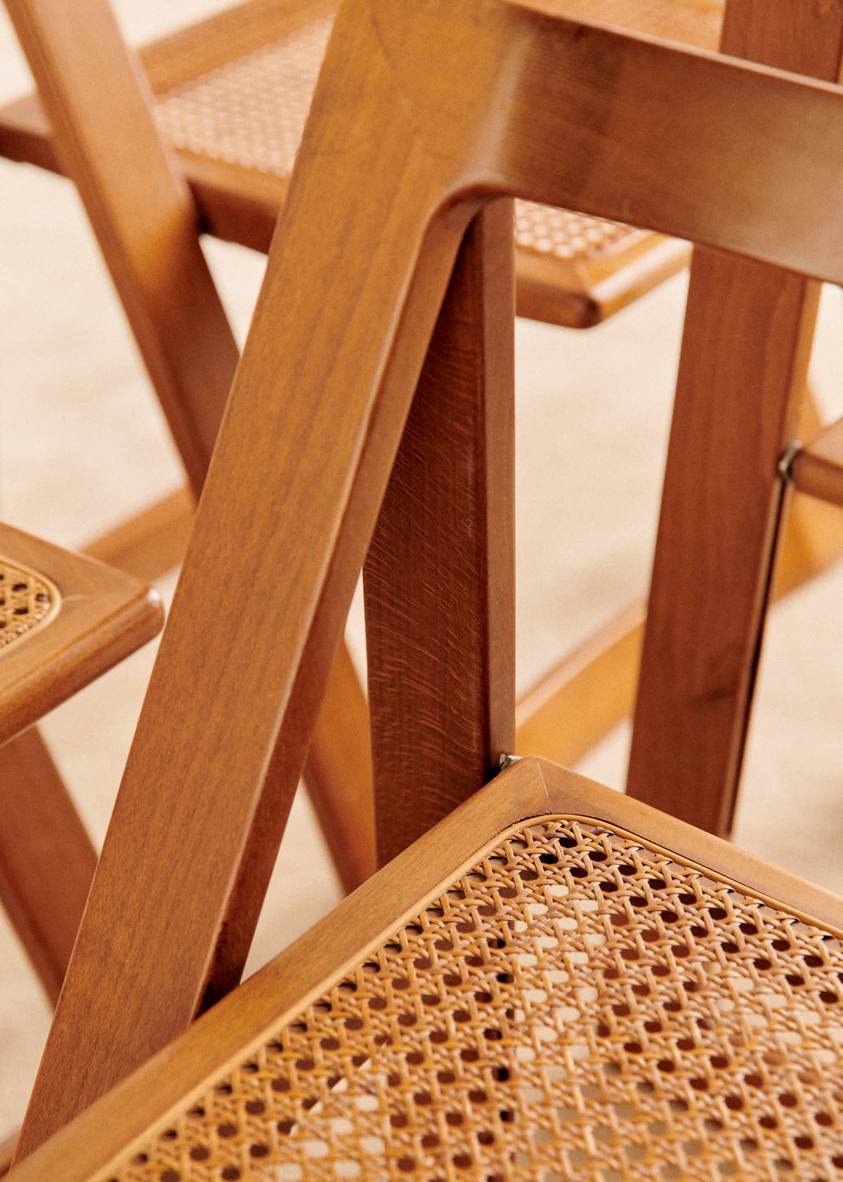 Lot de 6 chaises pliantes par Aldo Jacobert années 60 - Cannage