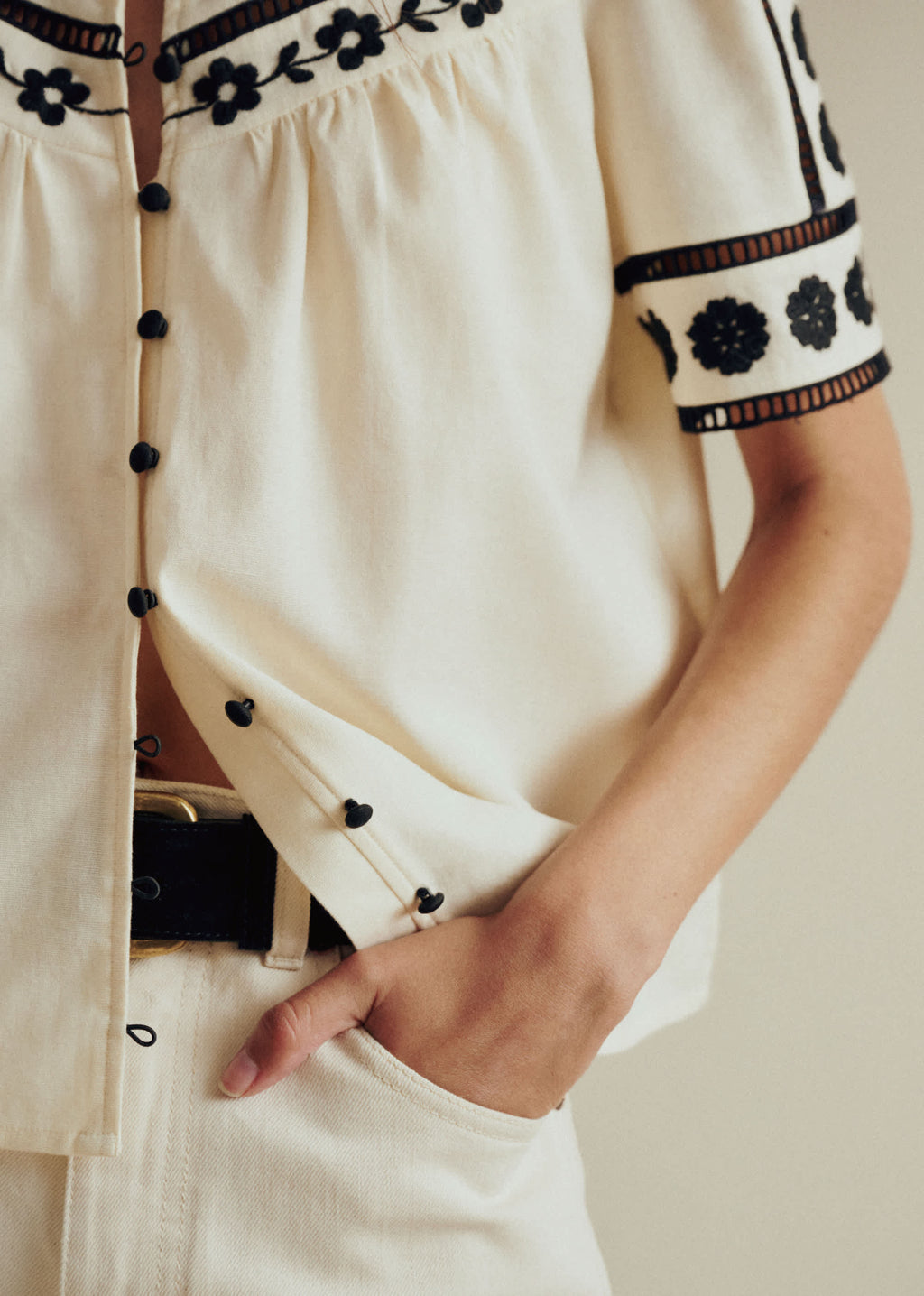Blouse Hanae - Noir Fond Écru
