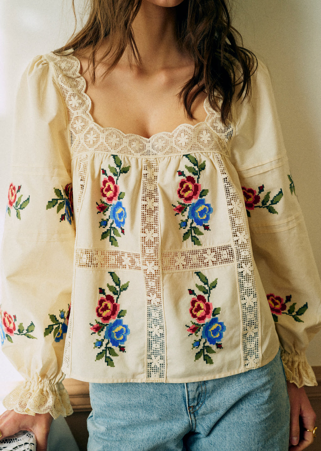 Blouse Syara - Broderie Placée Multico Fond Écru
