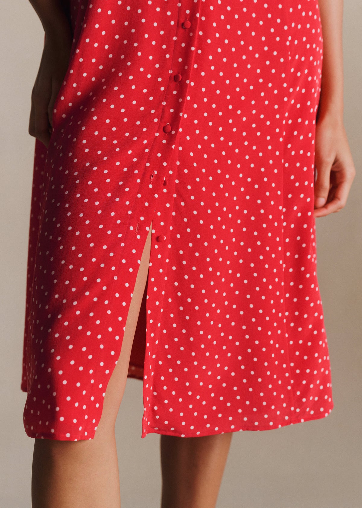 Robe Vic - Mini Pois Fond Rouge