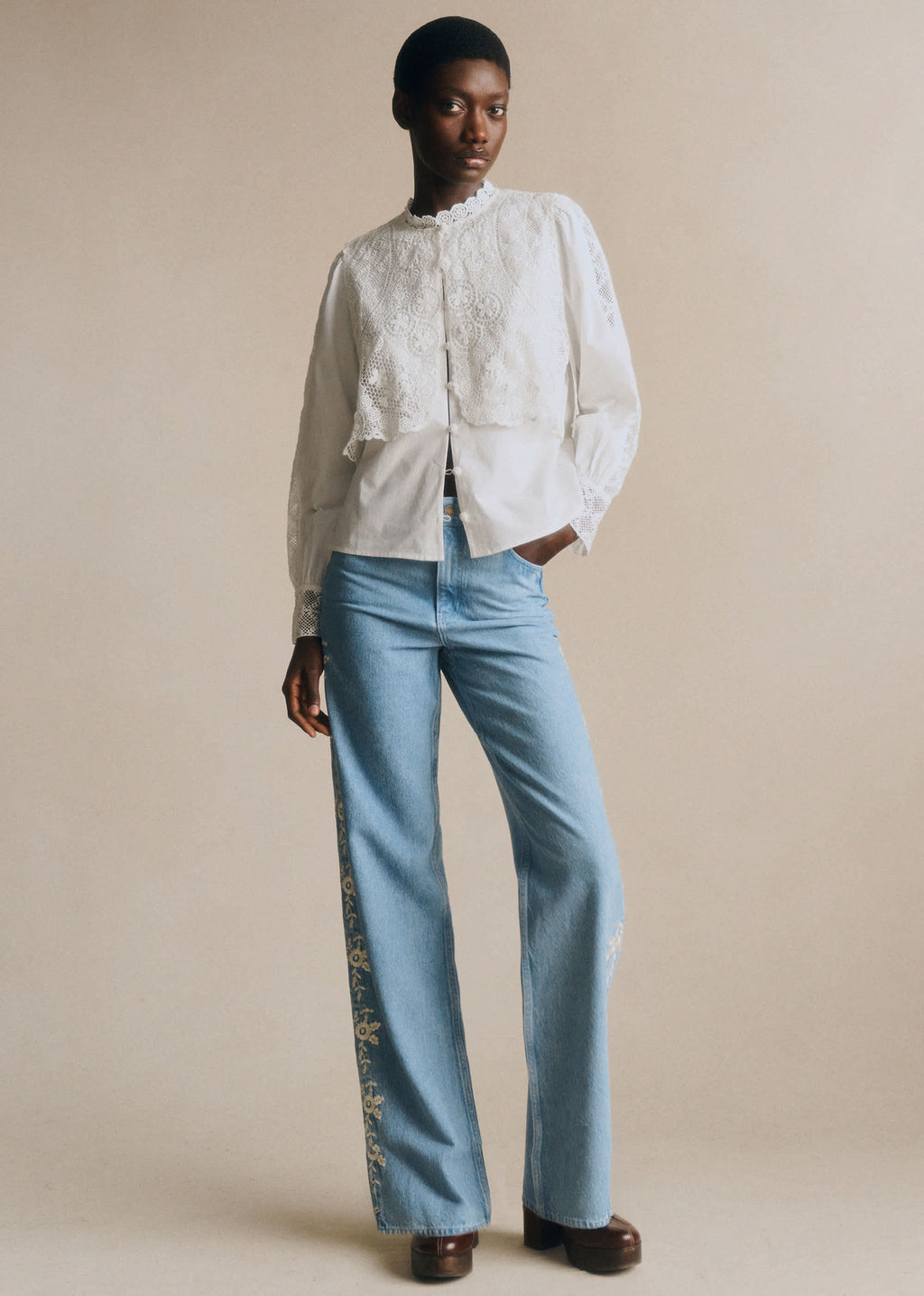 Pantalon Valentin - Sézane x SEA NY - Broderie Placée Crème Fond Bleu Denim