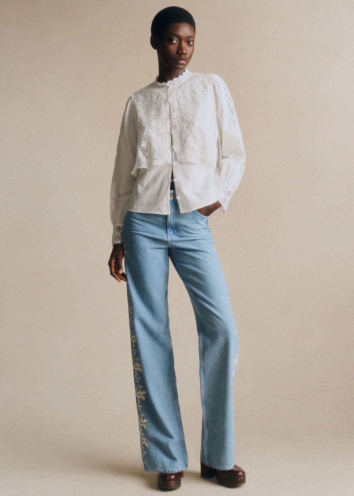 Pantalon Valentin - Sézane x SEA NY - Broderie Placée Crème Fond Bleu Denim