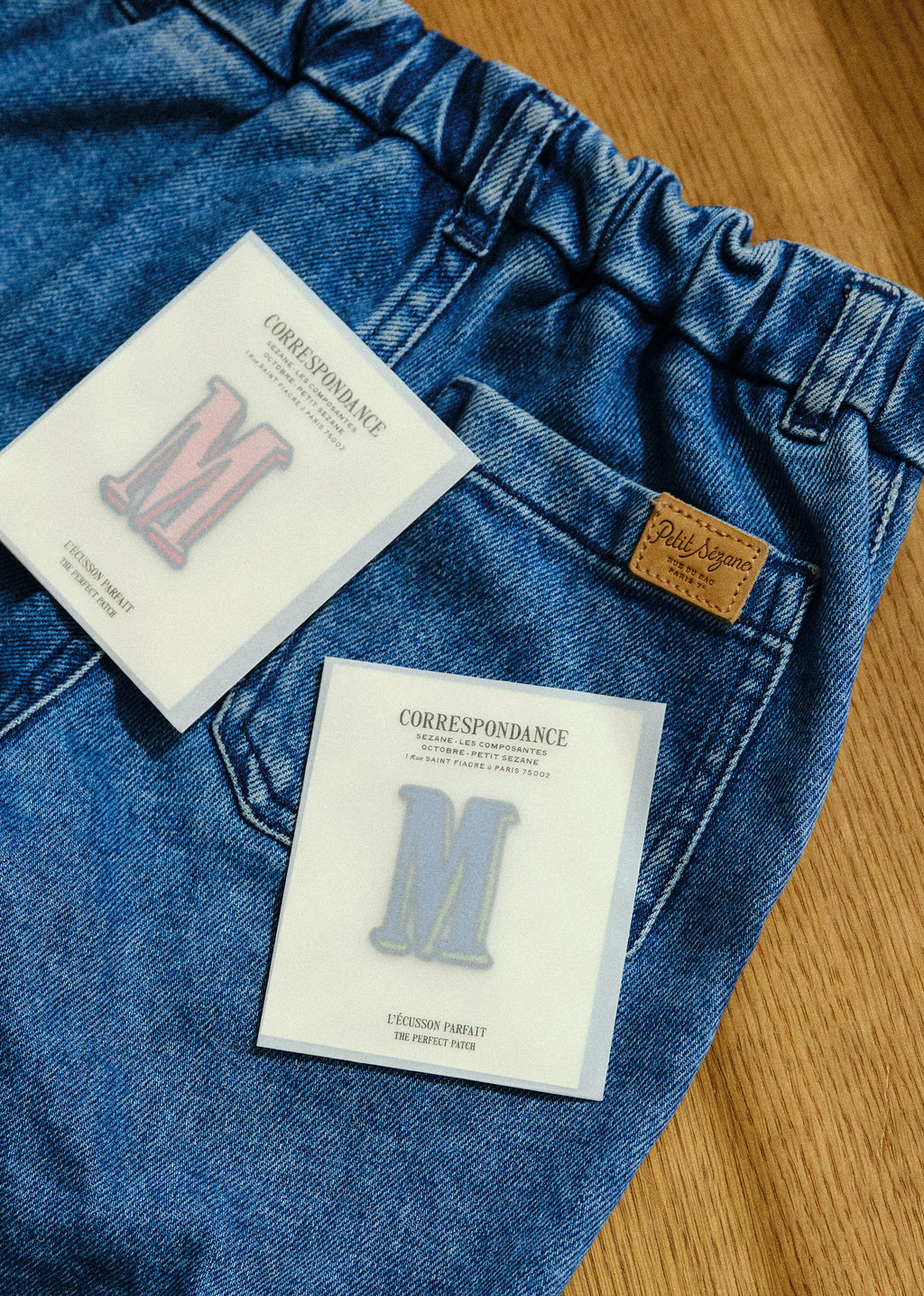 Ecusson vert / bleu - Lettre M - Bleu