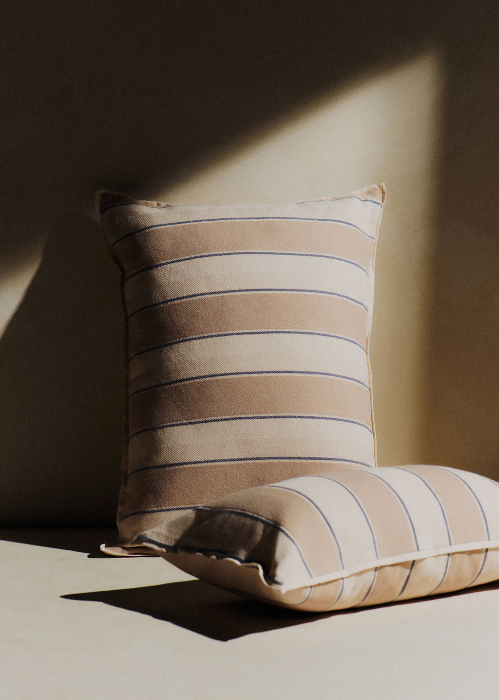 Coussin Tissé Rayures - Grand modèle - Beige et Bleu